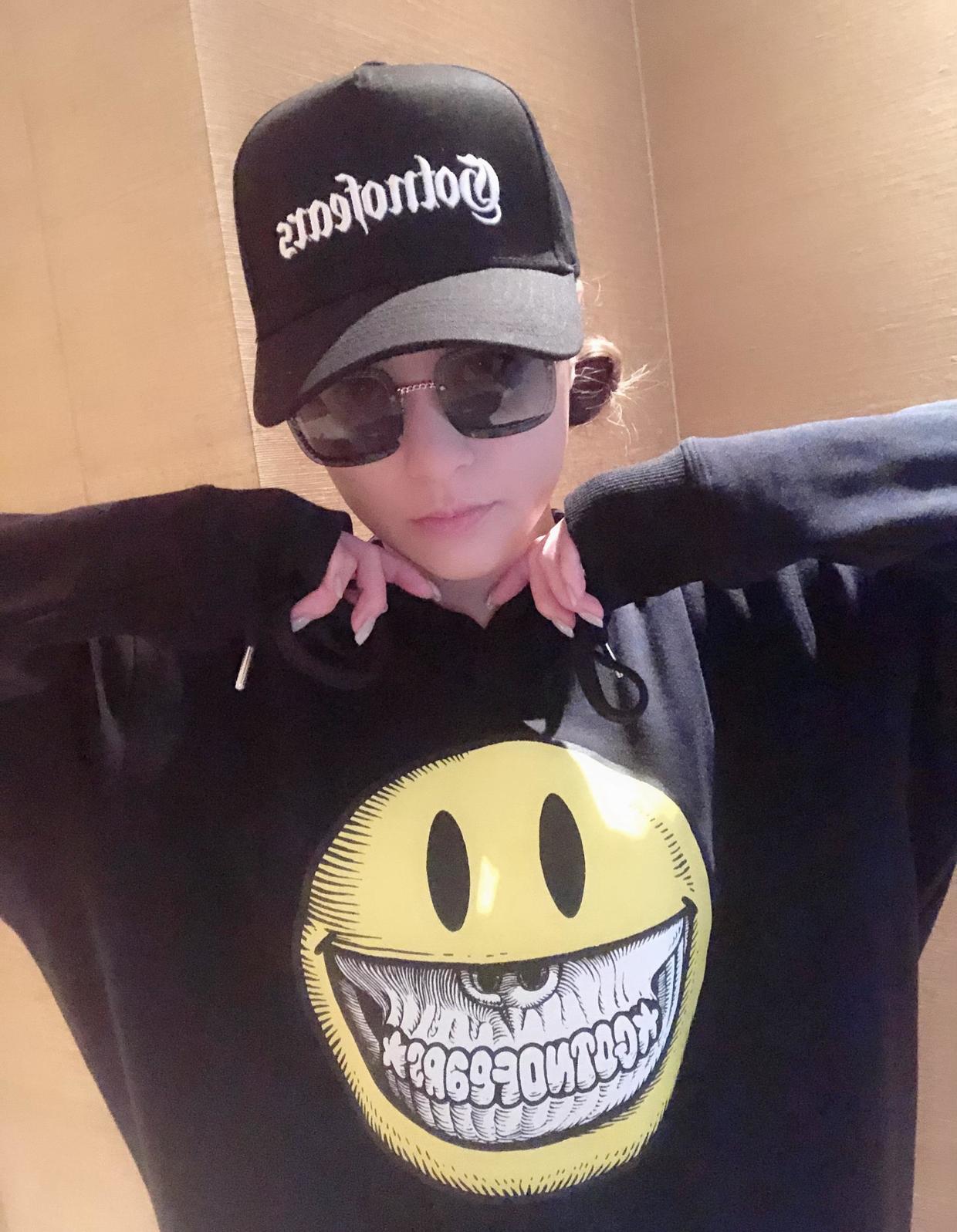 阿娇又美回颜值巅峰，一袭碎花连衣裙甜美浪漫，清新减龄又温柔