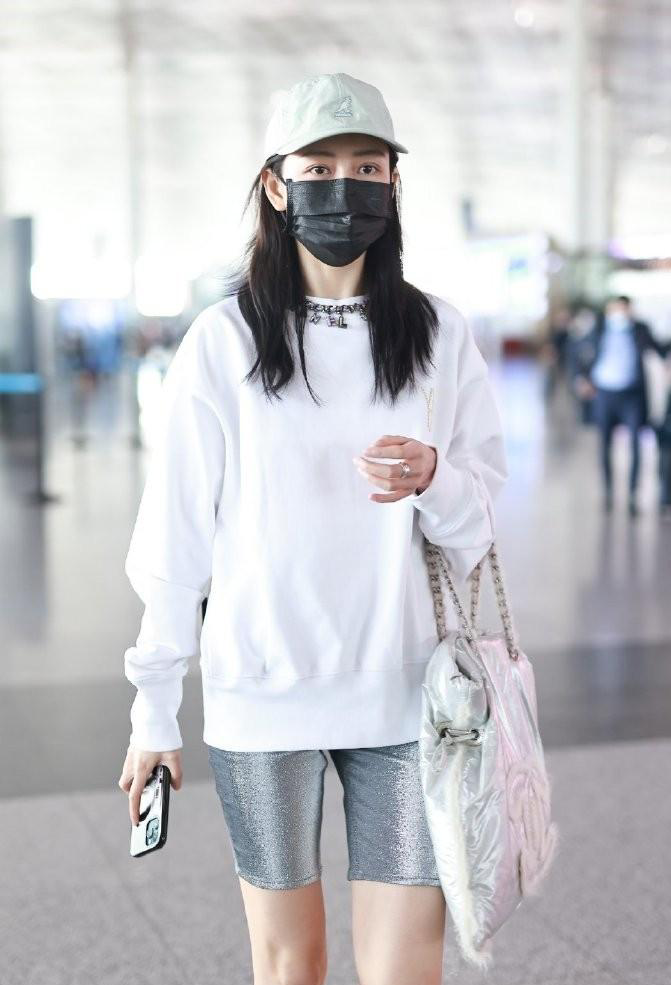 骑行内裤大品牌排行_女星又出新搭配,卫衣搭配骑行裤,网友直呼太美了!