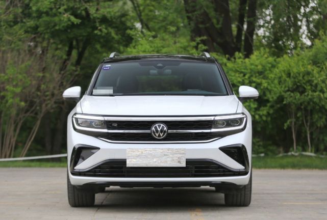 一汽又一“王牌”车型,车长近5米2,V6发动机,性价比完胜途昂