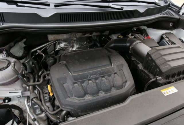 一汽又一“王牌”车型,车长近5米2,V6发动机,性价比完胜途昂