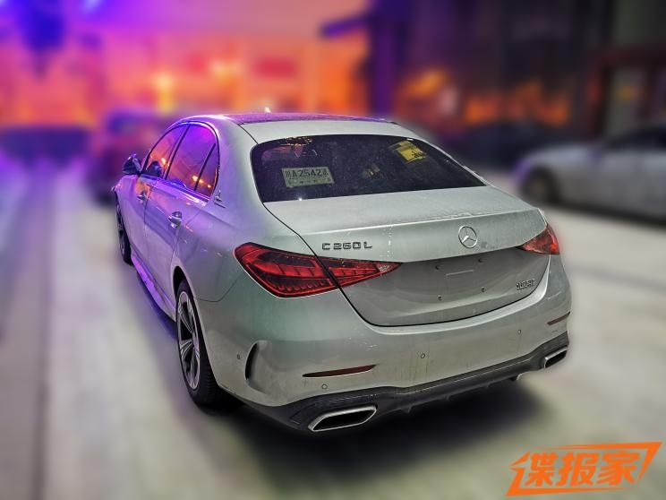 全新奔驰C级实车曝光,提供立标和大标可选,你更青睐于谁?