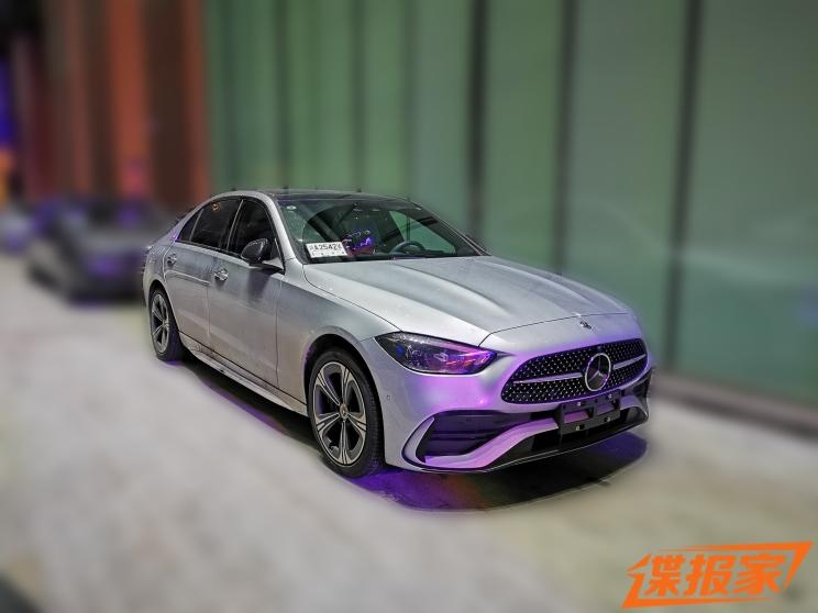 全新奔驰C级实车曝光,提供立标和大标可选,你更青睐于谁?
