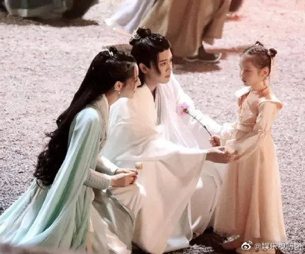 《与君初相识》迪丽热巴,任嘉伦坐地相拥,cp感怎么样?