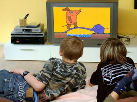 3岁前常看电视和不看电视的宝宝，7岁之后差距明显，宝妈别忽略