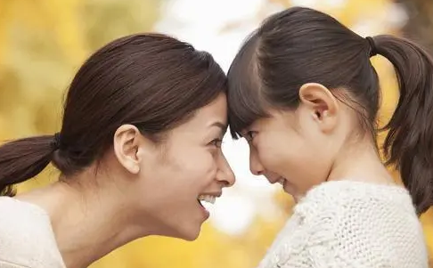 “买不起我们也不偷！”5岁女孩被冤枉是小偷，母亲做法值得学习休闲区蓝鸢梦想 - Www.slyday.coM