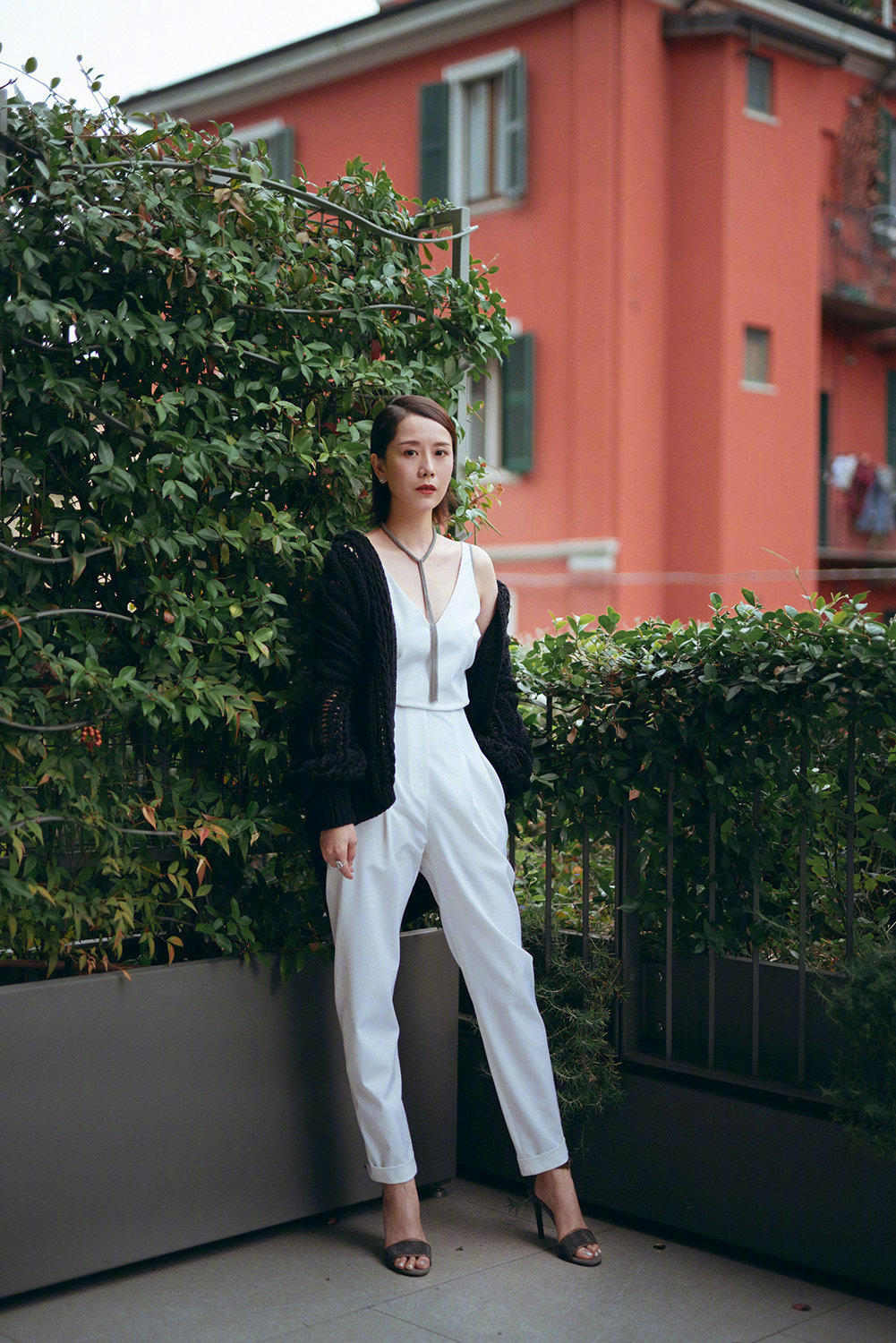 张柏芝“辣妈圈”里颜值最高，穿印花连体裤个性洋气，轻松美出圈