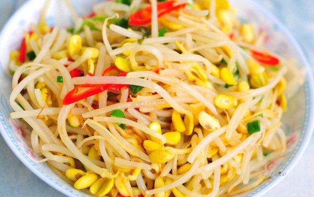 自制的黄豆芽吃起来更健康,关键方法也简单,看一遍就能学会