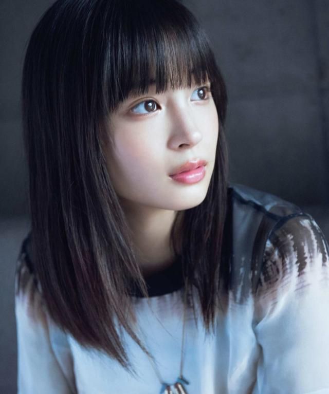 17岁出演海街日记时广濑铃并没有意识到那正是自己的颜值巅峰