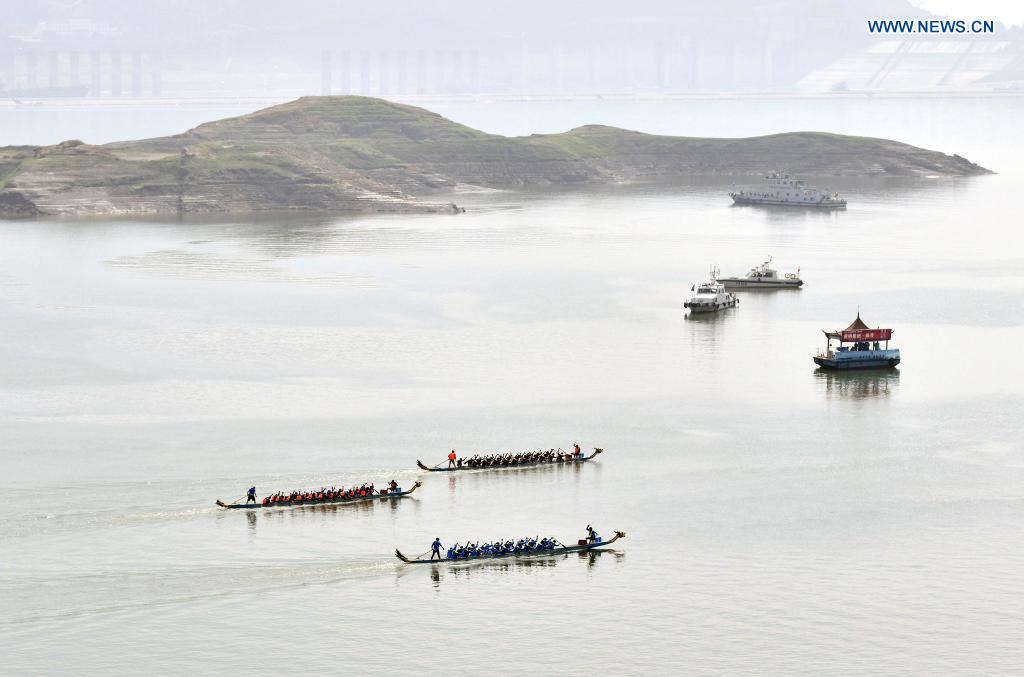 People participate in a dragon boat race to celebrate the Dragon Boat Festival in Zigui County, central China's Hubei Province, June 14, 2021. China celebrated the Dragon Boat Festival on Monday to commemorate Qu Yuan, a patriotic poet from the Warring States Period (475-221 BC) believed to have been born in Zigui County. (Photo by Wang Huifu/Xinhua)