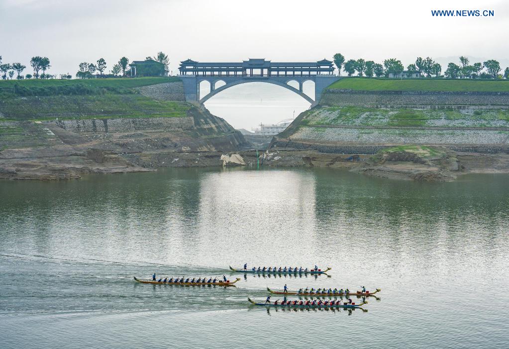 People participate in a dragon boat race to celebrate the Dragon Boat Festival in Zigui County, central China's Hubei Province, June 14, 2021. China celebrated the Dragon Boat Festival on Monday to commemorate Qu Yuan, a patriotic poet from the Warring States Period (475-221 BC) believed to have been born in Zigui County. (Photo by Xiang Hongmei/Xinhua)