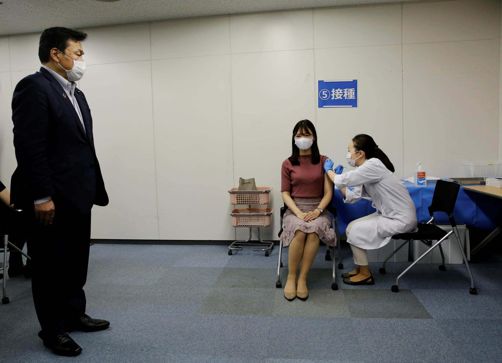 日本空乘人员接种新冠疫苗