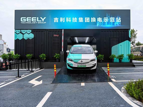 吉利科技在重庆车展演示换电模式，你看懂了几个意思