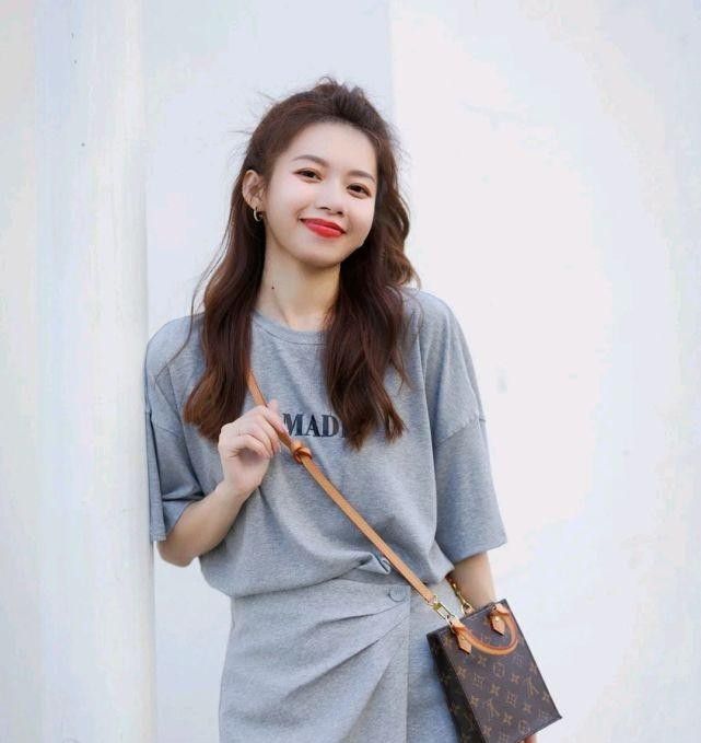 甜美系女生:俏皮可爱的穿搭风格,小个子的女生穿出精致的美感