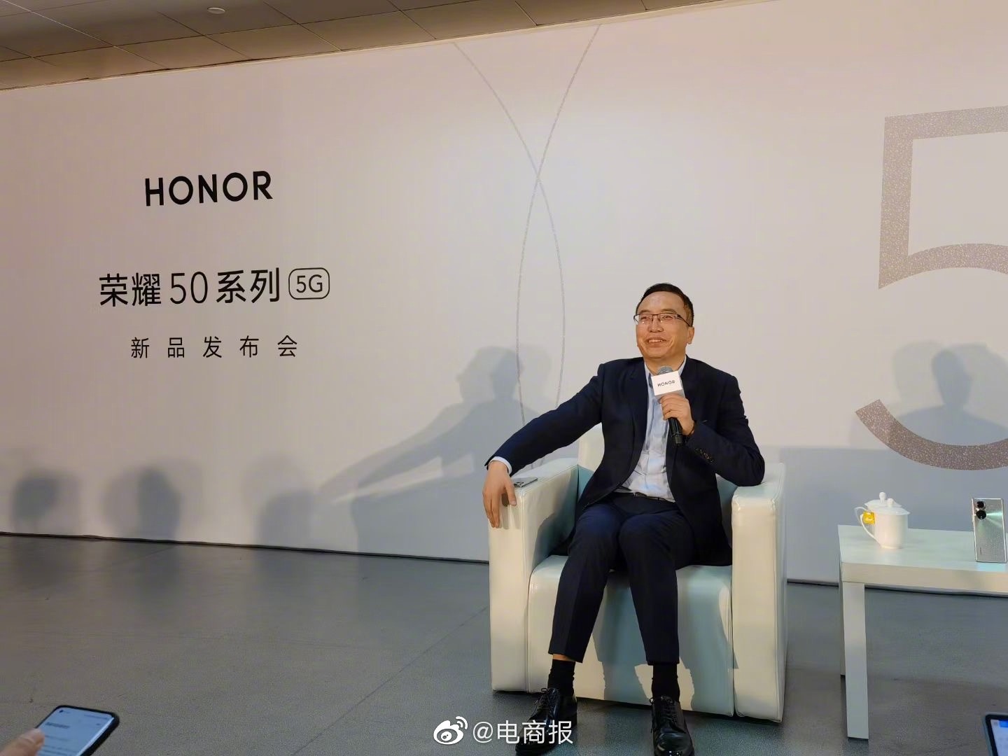 荣耀ceo赵明未来在中国市场荣耀的主要竞争对手是苹果