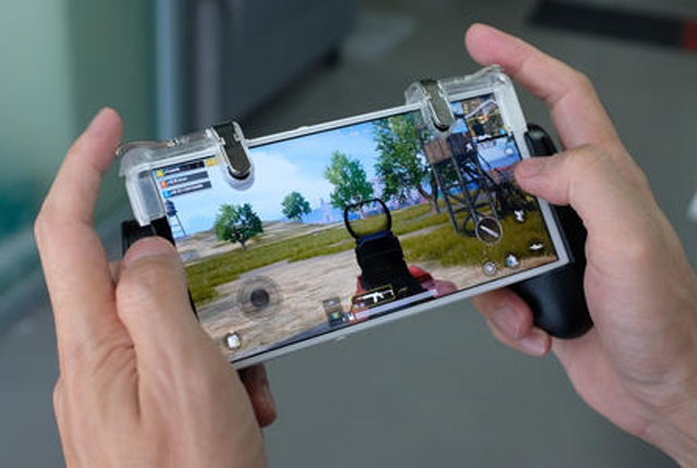 做手机的老板竟然不用自己的手机 825e-krpikqf4702925.jpg