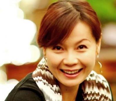 51岁周冰倩:37岁怀孕生子闯鬼门关,5年后却惨遭婚姻失败