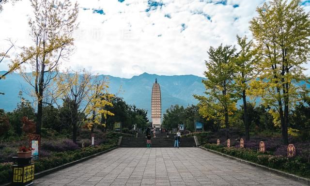 苍山脚下著名地标,屹立千年不倒,传说下边有埋藏宝贝的地宫