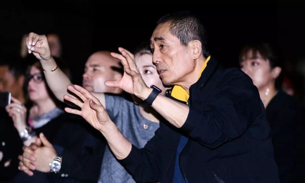 08年奥运会,当姚明走出来时,张艺谋突然大喊:"快把他抱过来"