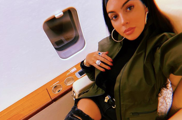 36岁C罗不喝可乐身材超棒,戴千万钻表豪车一堆,把柜姐女友宠上天!休闲区蓝鸢梦想 - Www.slyday.coM 36岁C罗不喝可乐身材超棒,戴千万钻表豪车一堆,把柜姐女友宠上天!休闲区蓝鸢梦想 - Www.slyday.coM