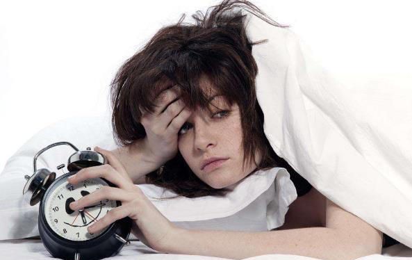 女性失眠怎么办 哪些行为会加重失眠 寻求并消除失眠的原因