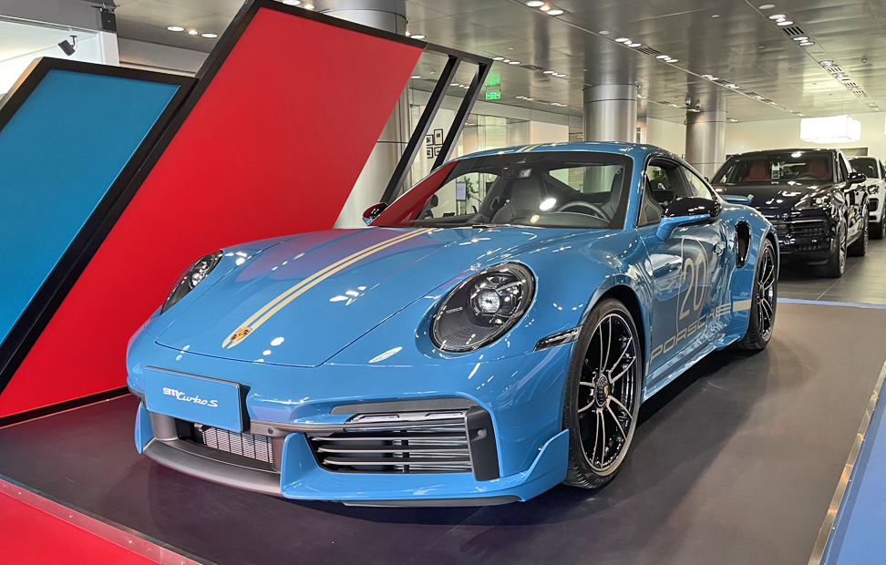 保时捷911turbos,保时捷911cabriolet 实拍保时捷911turbo s 20周年限量纪念版