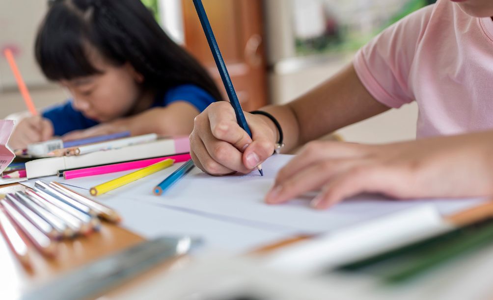小学生写作业有多牛?从来不按老师要求,哥哥还帮着晒照休闲区蓝鸢梦想 - Www.slyday.coM 小学生写作业有多牛?从来不按老师要求,哥哥还帮着晒照休闲区蓝鸢梦想 - Www.slyday.coM