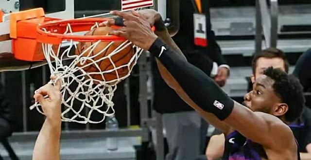 快船经典传奇网页版调整失败,有效限制布克后禁区却丢60分,小卡会复出吗?