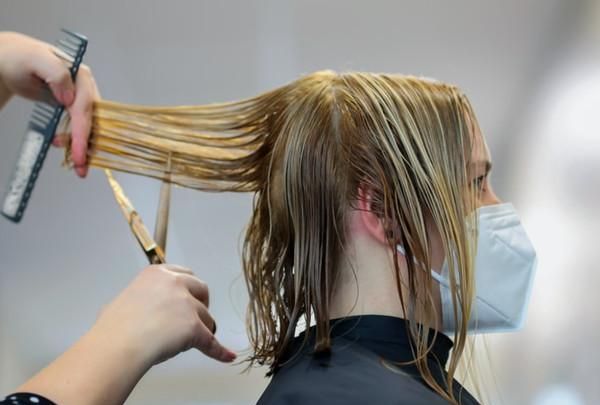 优剪发型师薪资待遇 2024年美发师收入揭秘