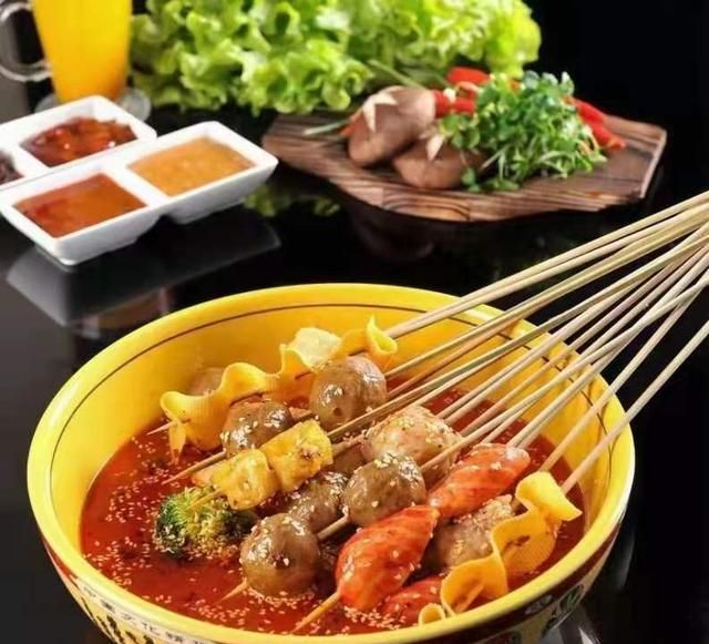 川小味红卤串串杯:麻辣鲜香的冷锅串串