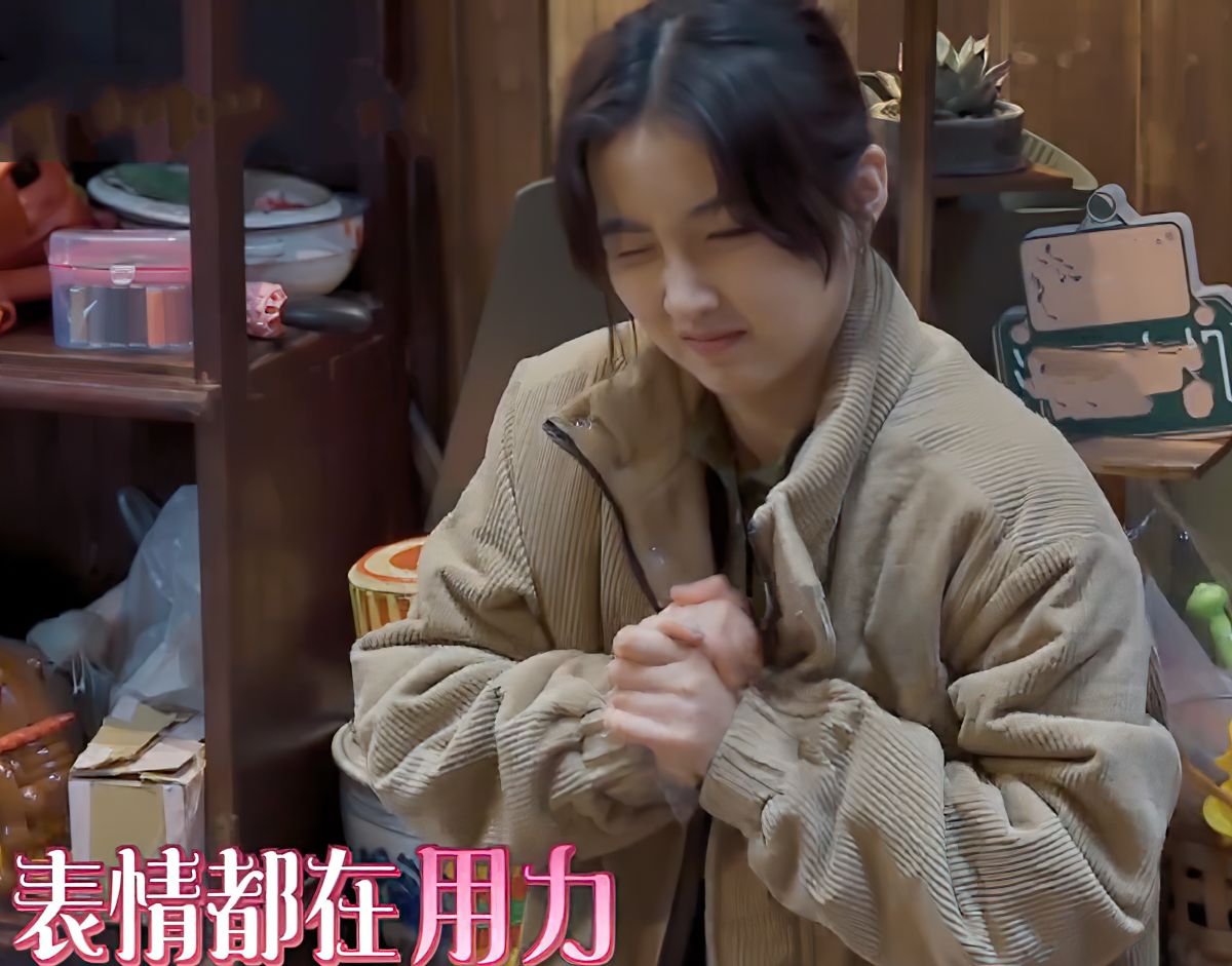 张艺兴让张子枫请吃饭,妹妹的反应太机智,却错过了接近男神的机会