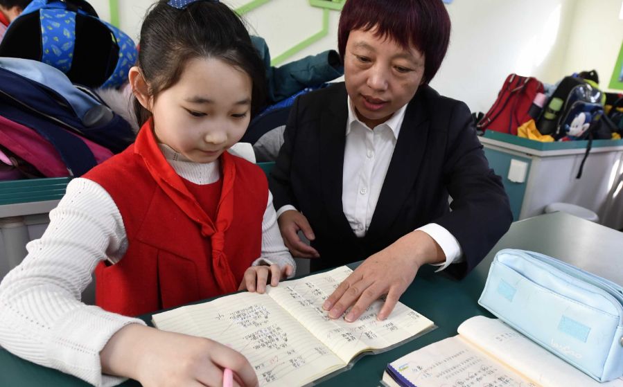 小学生写作业有多牛?从来不按老师要求,哥哥还帮着晒照休闲区蓝鸢梦想 - Www.slyday.coM 小学生写作业有多牛?从来不按老师要求,哥哥还帮着晒照休闲区蓝鸢梦想 - Www.slyday.coM