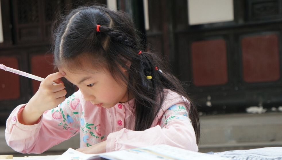 小学生写作业有多牛?从来不按老师要求,哥哥还帮着晒照休闲区蓝鸢梦想 - Www.slyday.coM 小学生写作业有多牛?从来不按老师要求,哥哥还帮着晒照休闲区蓝鸢梦想 - Www.slyday.coM