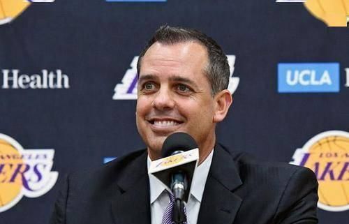 沃格尔:詹姆斯已参与到教练组的工作中,他让我不要指定进攻经典传奇网页版