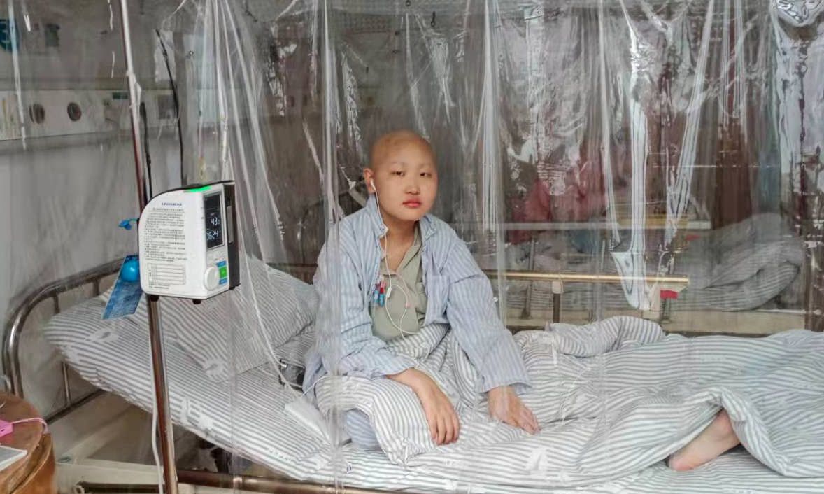 刘佳欣在医院做化疗