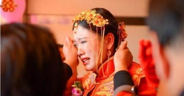 前男友出意外没了,两年后他母亲出现在我的婚礼上,我哭红了眼眶休闲区蓝鸢梦想 - Www.slyday.coM 前男友出意外没了,两年后他母亲出现在我的婚礼上,我哭红了眼眶休闲区蓝鸢梦想 - Www.slyday.coM