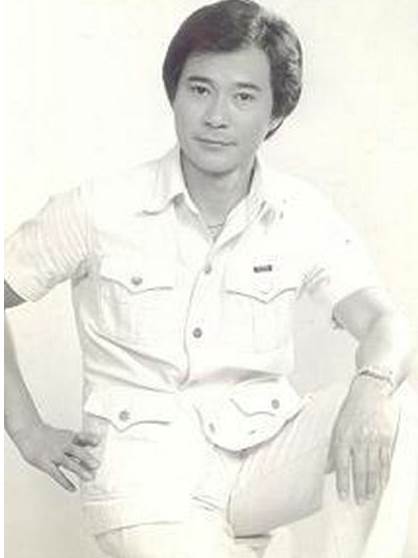 81岁江明近照曝光满头白发精神饱满息影后行医救人令人佩服