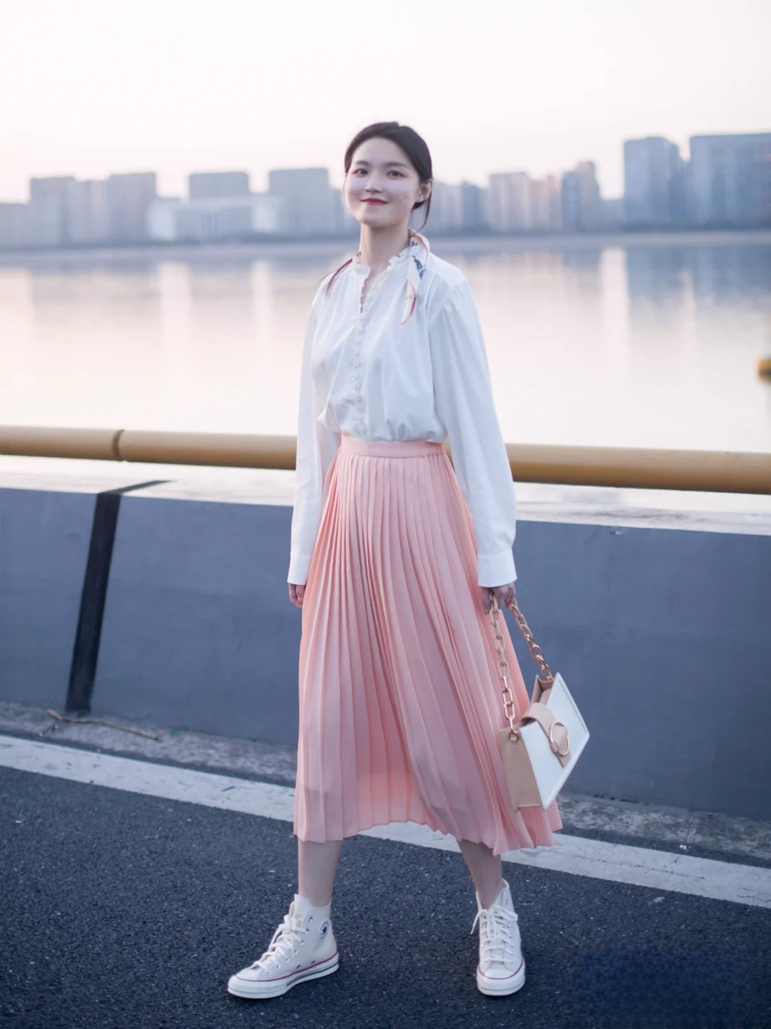 穿裙子的季节怎么能错过这几个款式呢？穿着时髦又气质，简约大气