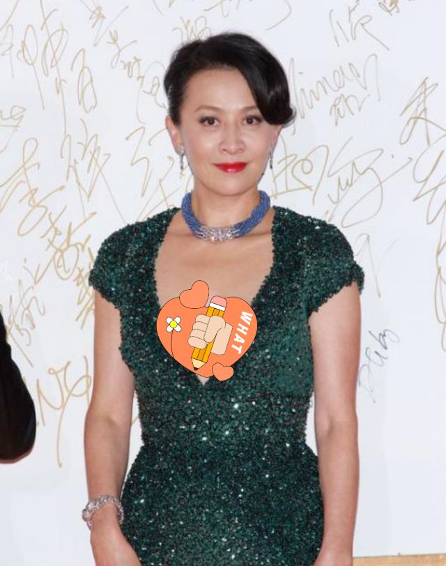 刘嘉玲55岁了,身材比例依然出众,穿绿色连衣裙凹凸有致,很漂亮