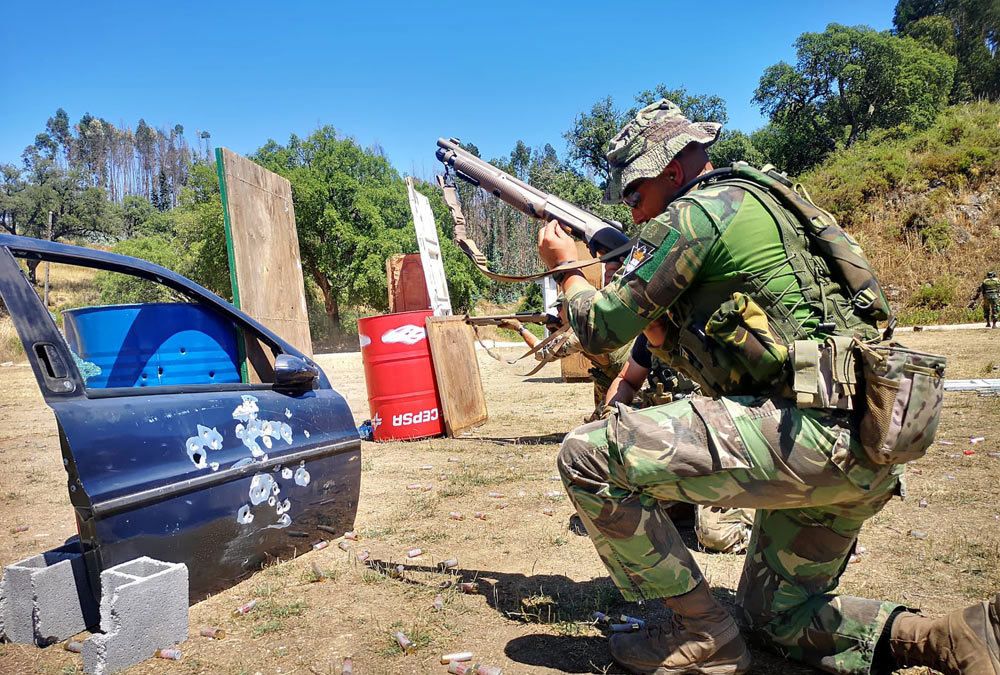葡萄牙陆军经典传奇网页版霰弹枪培训 专业教官言传身教 快速实现装备战斗力