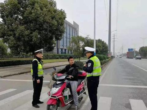 低速电动车被限行，有人欢喜有人愁，老百姓：以后出门咋办