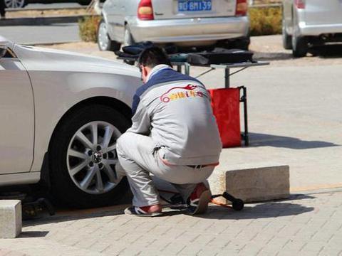 其实这4项救援都是免费的，随叫随到，别多花钱叫拖车