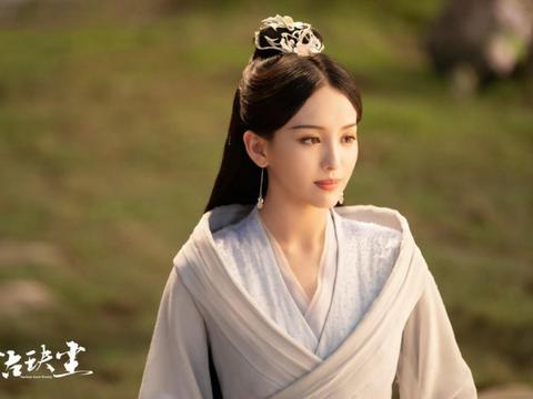 曾出演《三生三世十里桃花》，今在《千古玦尘》饰演周冬雨闺蜜