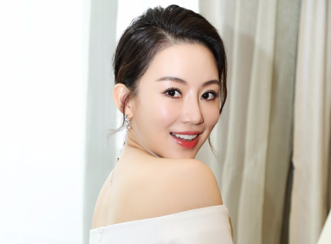 中国台球天后潘晓婷,拥有魔鬼火辣身材,为何39岁的她至今未婚?