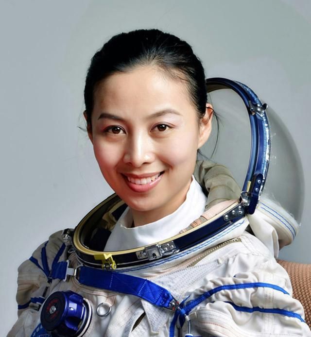 山东姑娘王亚平,几万人中脱颖而出,神舟十号唯一一名女航天员