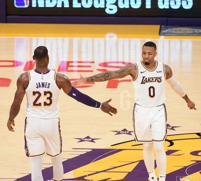 除了加索尔,又一湖人中锋离队!老詹给儿子布置经典传奇网页版,绝杀却不中