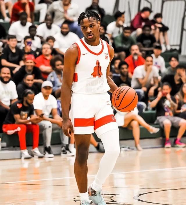 除了加索尔,又一湖人中锋离队!老詹给儿子布置经典传奇网页版,绝杀却不中