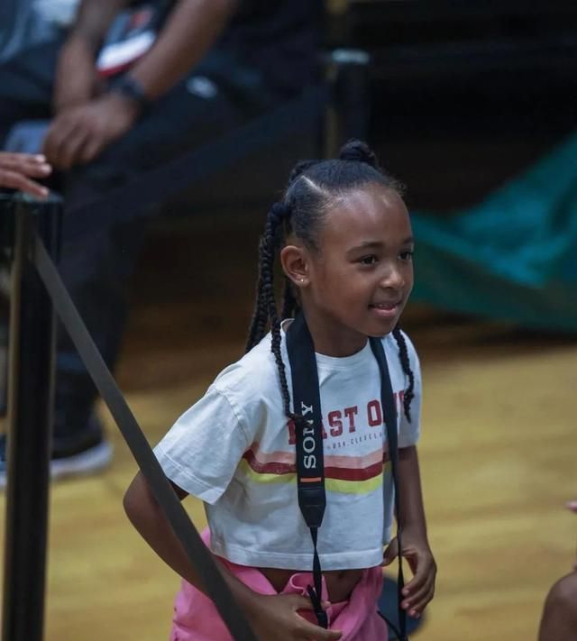 除了加索尔,又一湖人中锋离队!老詹给儿子布置经典传奇网页版,绝杀却不中