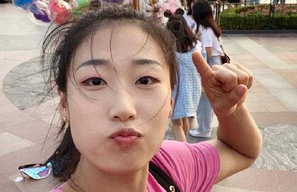 刘晓彤在瑞士赛天女散花 取得刘一飞名号
