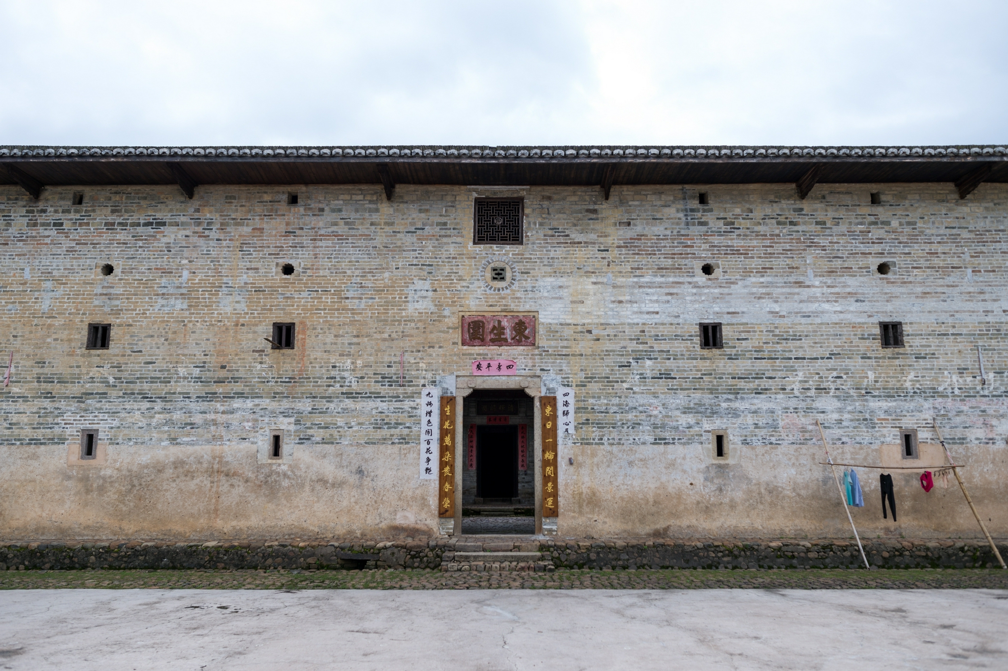 位于江西安远县城南20多公里处的镇岗乡老围村,这个东生围为安远名绅