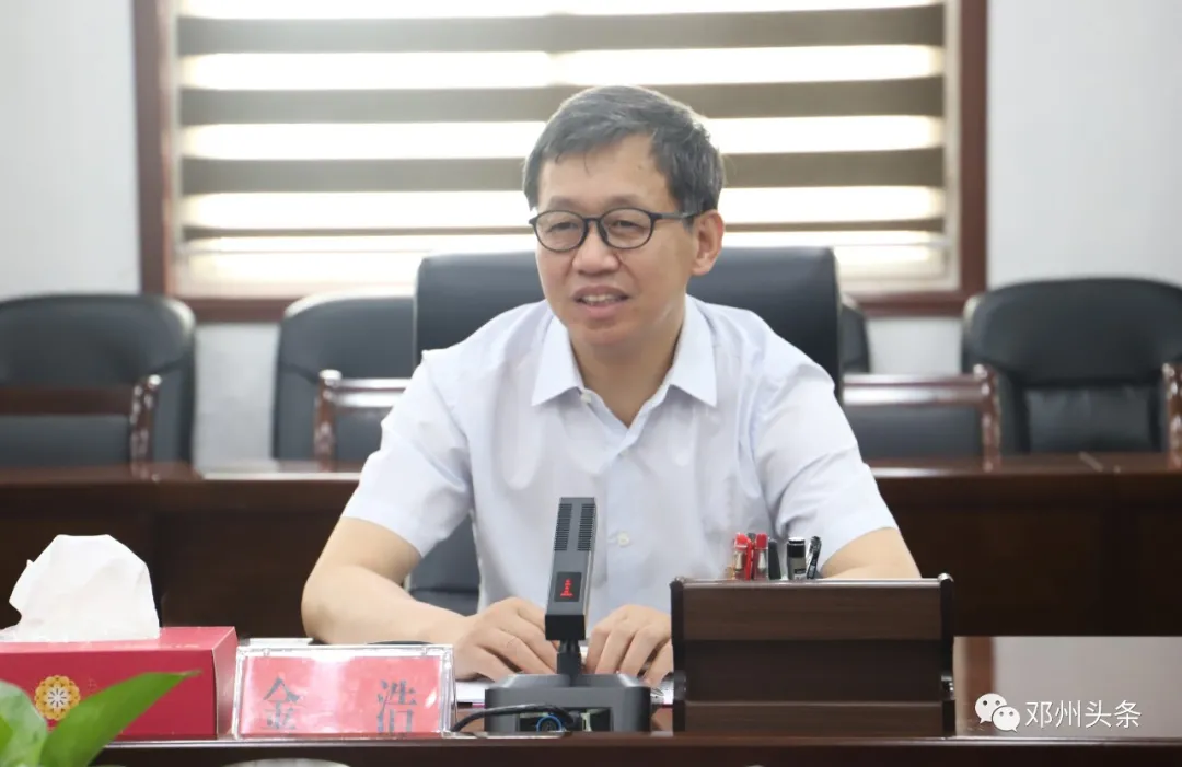 邓州市委书记金浩到融媒体中心和新时代文明实践中心现场办公